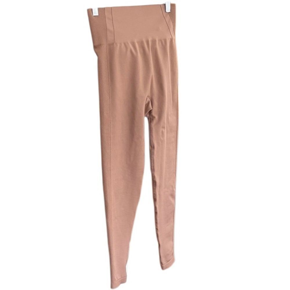 New with tags Abercrombie YPB seamless CORE 7/8-Length Legging size S MSRP $80